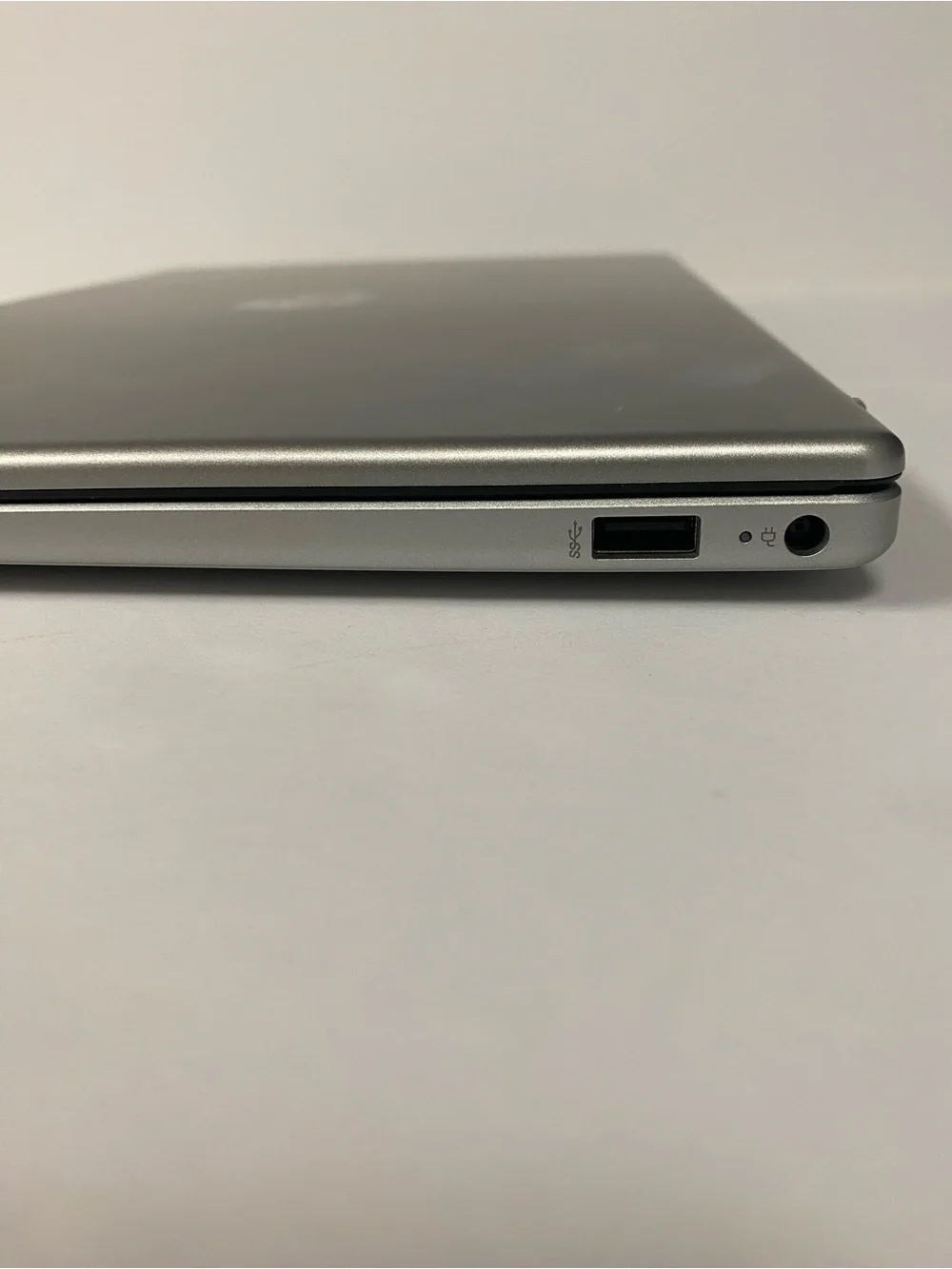 HP Silver Laptop 15 / 8 GB 256 GB with charger
